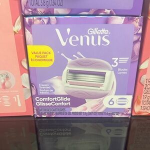 VENUS ComfortGlide Freesia Scented Razor Blades - Purple